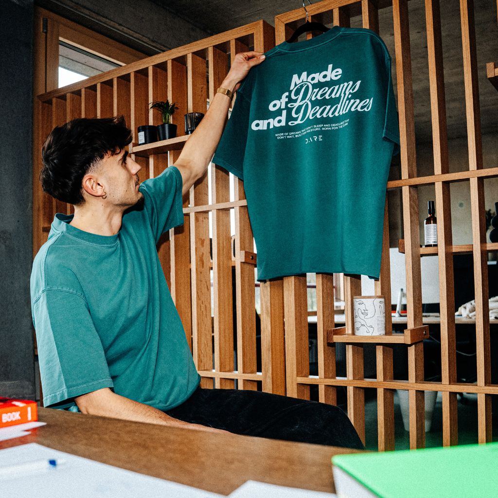 THE TEE