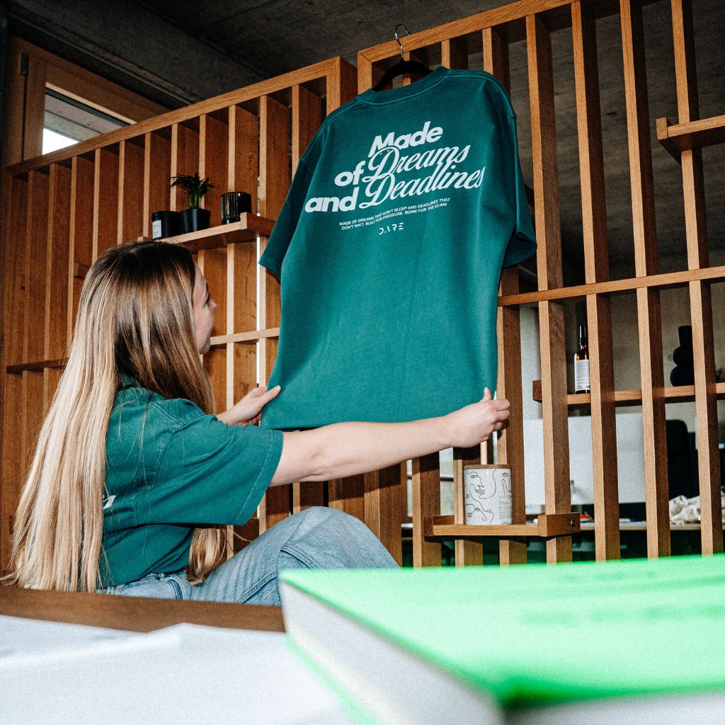 THE TEE